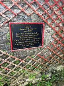 a sign to the killarney rowing club